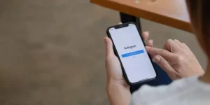 How to Show as offline on...